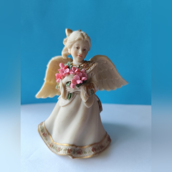 Sarah’s Angels 10th Anniversary Collection ‘April’ figurine - Picture 1 of 7